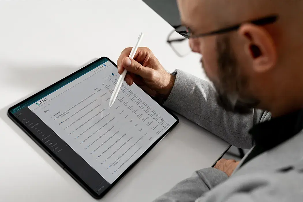 Eticor Rechtskataster auf einem Tablet